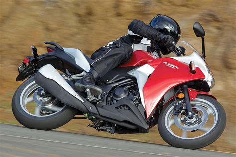 BIKER LANKA: HONDA CBR 250R SPECIFICATIONS