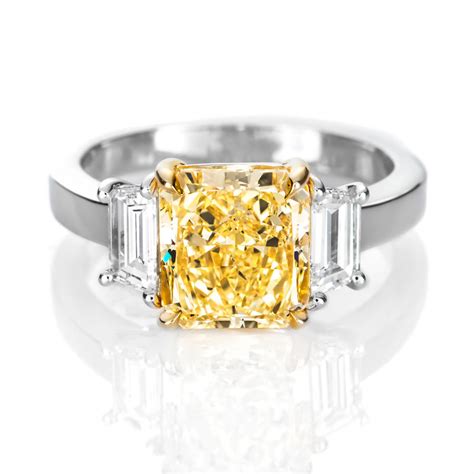 Fancy Light Yellow Diamond Ring, Radiant, 3.11 carat, SI2 | Naturally Colored