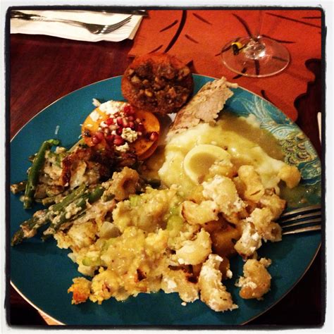 Yummy Fixins: Vegetarian Gravy, Turkey Gravy & Mama's Stuffing