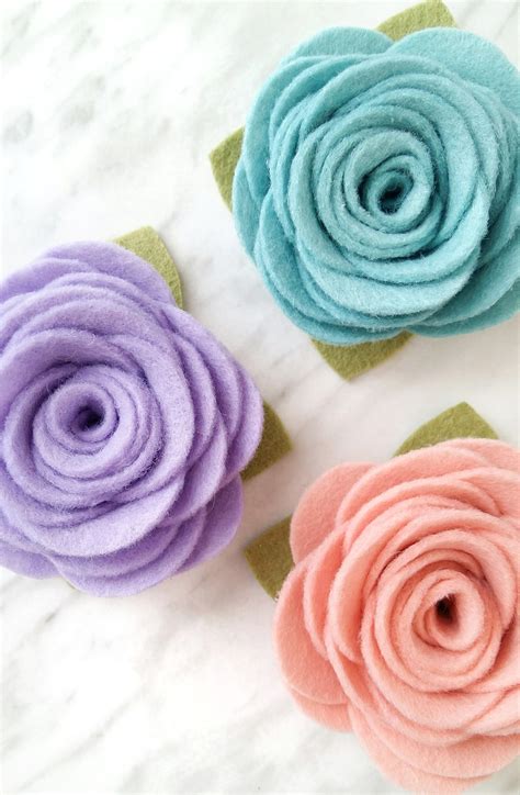 How to Make Felt Flowers - DIY with free printable pattern | Felt ...