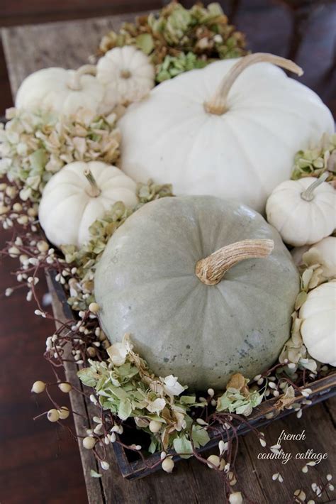 20+ Lovely White Pumpkin Fall Decor Ideas - SWEETYHOMEE