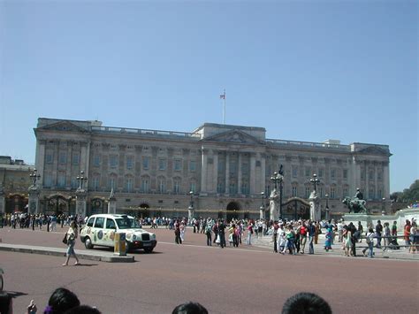 File:Buckingham Palace 2006.jpg - Wikipedia, the free encyclopedia