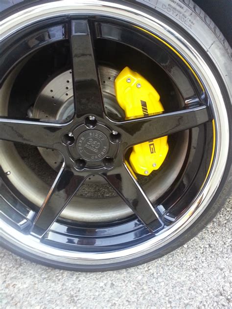 Ravenus Studios: SL500 Brake Caliper Covers - Yellow and Black!