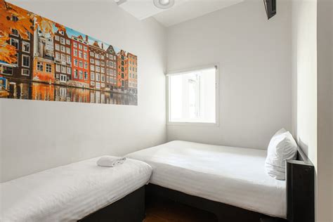 easyHotel Amsterdam City Centre | Book Direct £⬇️ | easyHotel