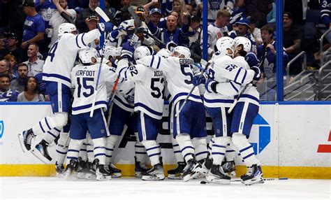 Toronto Maple Leafs Win First N.H.L. Playoff Series in 19 Years - The New York Times