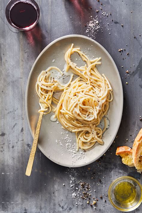 Pasta a Cacio e Pepe – Pasta with Pecorino Romano & Black Pepper - DeLallo