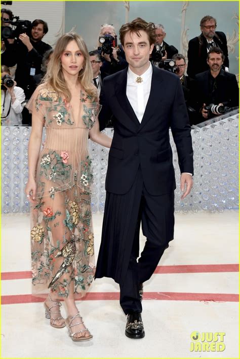 Robert Pattinson & Suki Waterhouse Walk Rare Red Carpet Together at Met ...