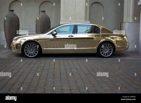 Gold bentley car hi-res stock photography and images - Alamy