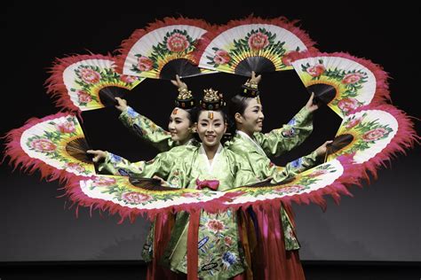 Traditional Korean dance | Traditional Korean dance by a per… | Flickr