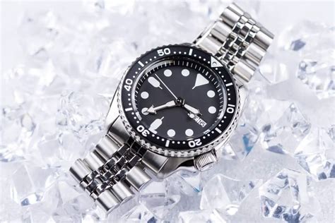 What is the Difference between a Dive Watch and a Dive Computer?