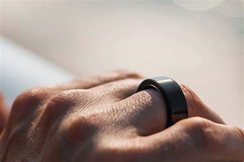 Circular Smart Ring with Infrared Heart Rate Sensor | Gadgetsin