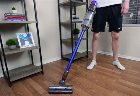 Dyson V7 and V11 - Which Dyson Stick Vacuum is Better?