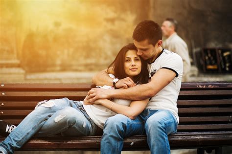 Photos Men Couples in love Love hugs Girls Jeans sit Bench