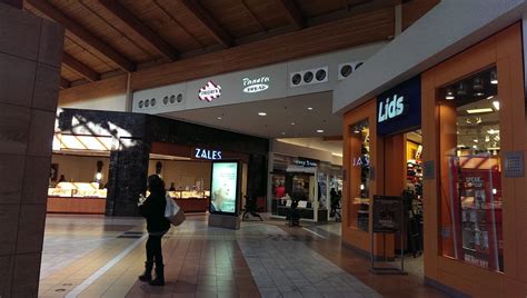 Louis Joliet Mall - Joliet (Chicago), Illinois - Lids / Za… | Flickr