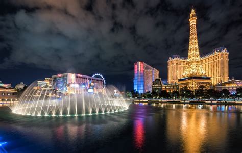 Bellagio Fountain & Paris Las Vegas, USA