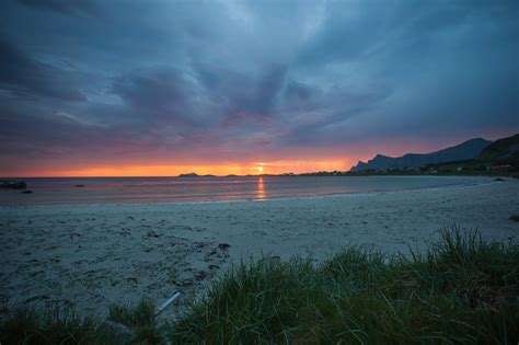 MichaelPocketList: Midnight sun in Lofoten, Norway [OC] [2048x1365]