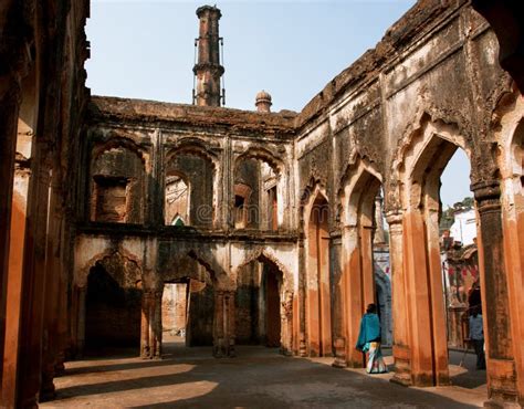 LUCKNOW, INDIA: Old Walls of Lucknow Residency Built in Mughal Style Editorial Stock Photo ...