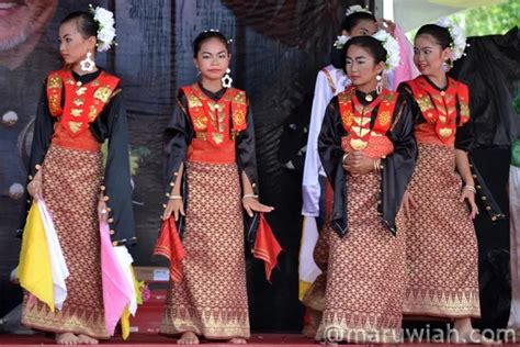 Melanau Sarawak Traditional Costume / Melanau People Junglekey In Image ...