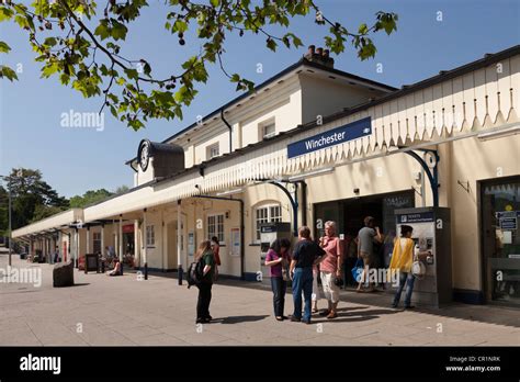 Winchester railway station Stock Photo: 48596903 - Alamy