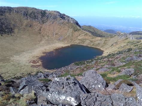 Hallasan shield volcano on Jeju Island of South Korea [OC] [3264 × 2488] : r/EarthPorn