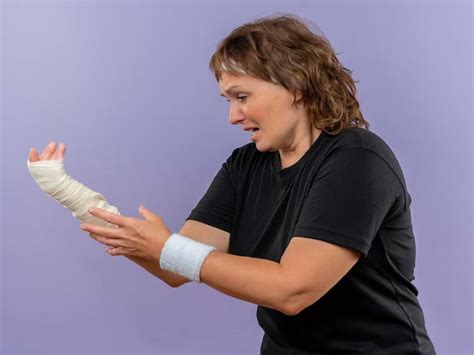 Care After Hand Surgery: Things To Keep In Mind To Ensure Optimal Recovery | TheHealthSite.com