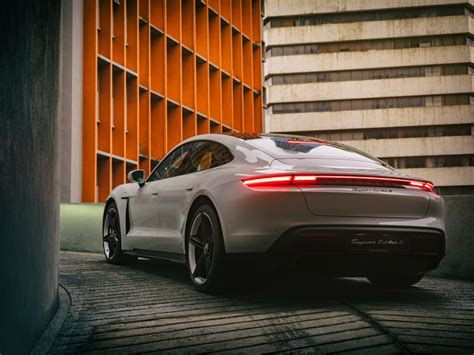 Kereta Sport Elektrik, Porsche Taycan (2020) Lancar di Malaysia, Harga Mula RM725k