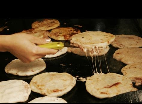 El Día Nacional de las Pupusas en El Salvador | Guanacos