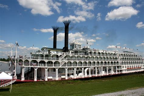 Rollin' on the river: American Queen steamboat brings river cruising back to the mighty ...