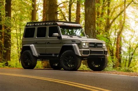 Top-Spec Mercedes Brabus G550 4x4 Is Climbing