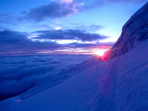 Sunrise on Cotopaxi Volcano [OC] [3968 2976] - Ben716 | EarthPorn | Cotopaxi volcano, Sunrise ...