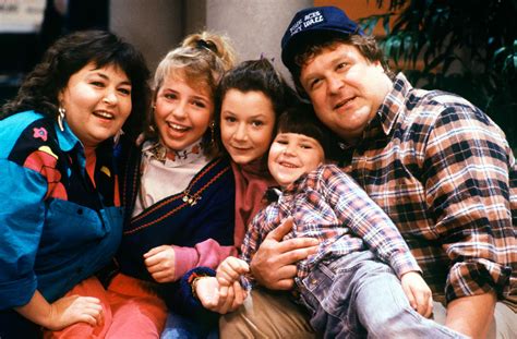 From the 2 Beckys to what happened to the iconic couch, 'Roseanne' cast shares hilarious behind ...