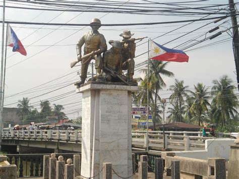 Balagtas, Bulacan: War memorial at the Municipal Hall of Balagtas