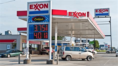 Are RVs Welcomed at Exxon Gas Stations? - Drivin' & Vibin'