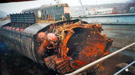 The tragedy of the Russian K-141 Kursk submarine - GEARRICE