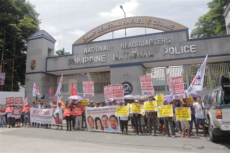 LOOK: Militant groups at Camp Crame decry arrest warrants against former lawmakers | Inquirer News