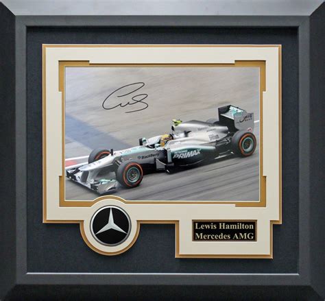 √ Lewis Hamilton Autograph