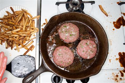 How to Make the Perfect Pan-Fried Burger