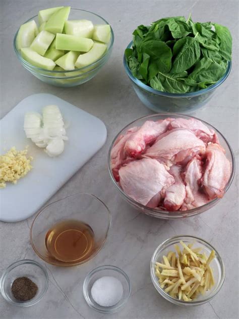 Tinolang Manok (Chicken Tinola) - Kawaling Pinoy