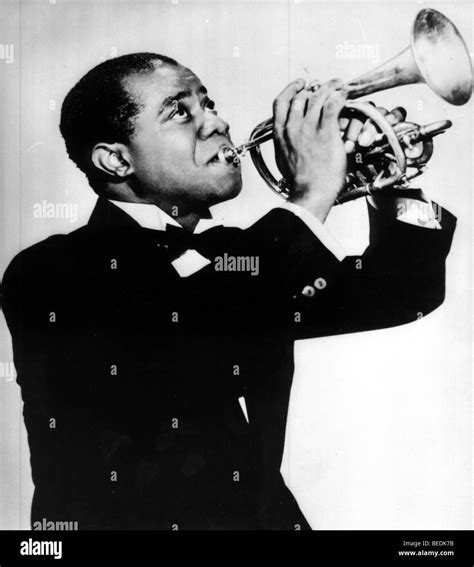 Portrait louis armstrong playing trumpet hi-res stock photography and images - Alamy