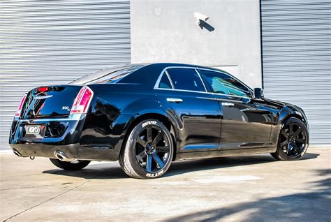 2012 Chrysler 300 C Luxury - Find Me Cars