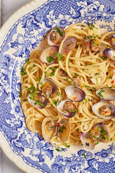 Spaghetti alle Vongole Recipe - Great Italian Chefs