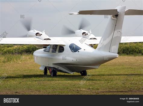 Amphibian Airplane Image & Photo (Free Trial) | Bigstock