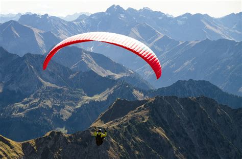 7 Best Places in the US To Go Paragliding and Hang Gliding