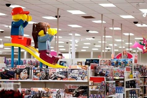 Toys R Us Canada Embraces New Tech Online and In-Store to Gain Market Share