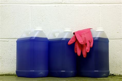 What is a Solvent Cleaner? Industrial Solvents & Degreaser