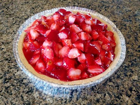 Easy Strawberry Pie and Glaze - Sunshine and Munchkins | Recipe | Easy ...