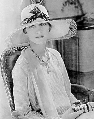 Lee Miller, Vogue 1928 | Fashion decades, Lee miller, Fashion