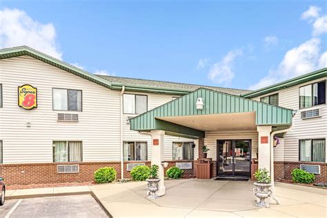 Super 8 by Wyndham Shakopee | Shakopee, MN Hotels