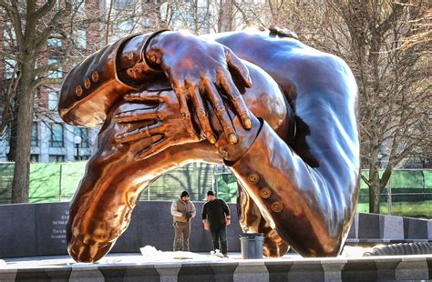 Boston unveils "Embrace" sculpture of MLK and Coretta Scott King