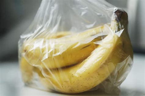 How to Keep Bananas Fresh with Plastic Wrap - Reorganize All